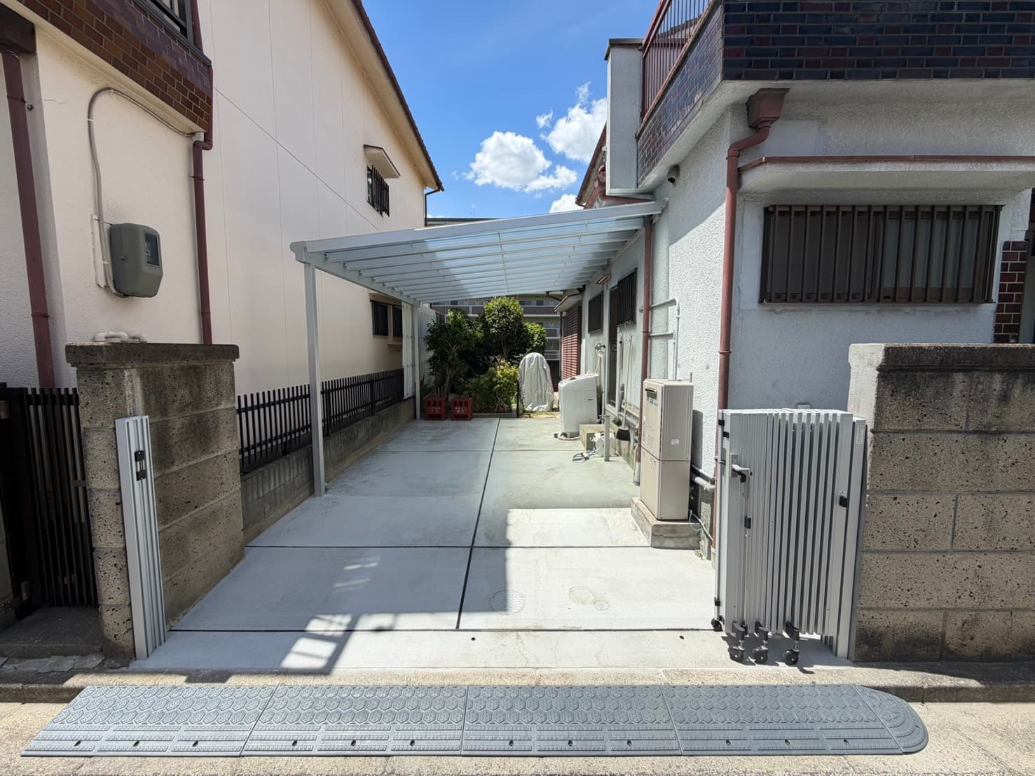 駐車場まわりの外構工事② 完成 ― 薄かった土間が、安心して停められる駐車場にの施工の様子 3