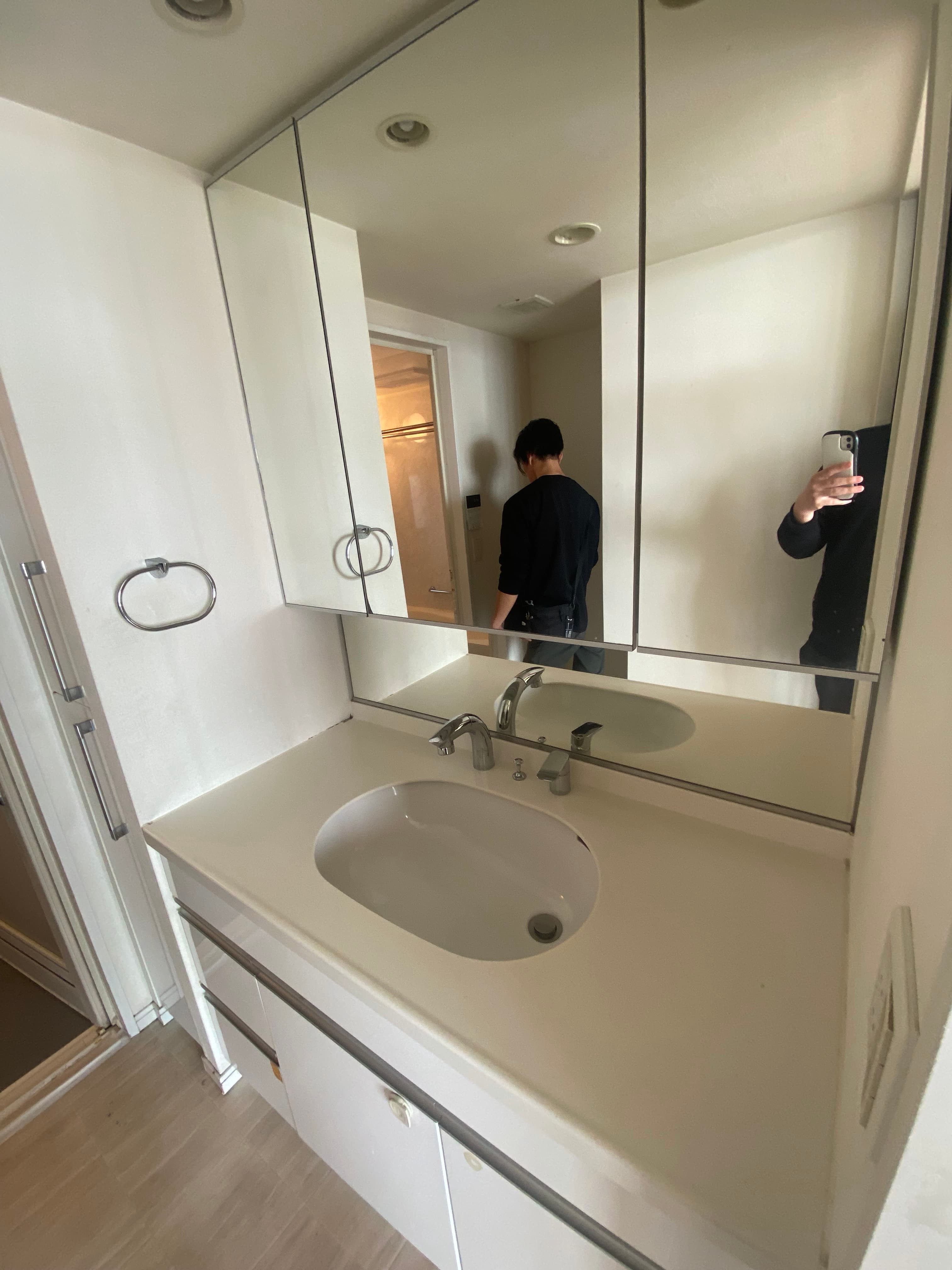 マンションの水回りリノベーション① 解体 ― 配管を傷つけず、使える配線は活かしての施工の様子 2