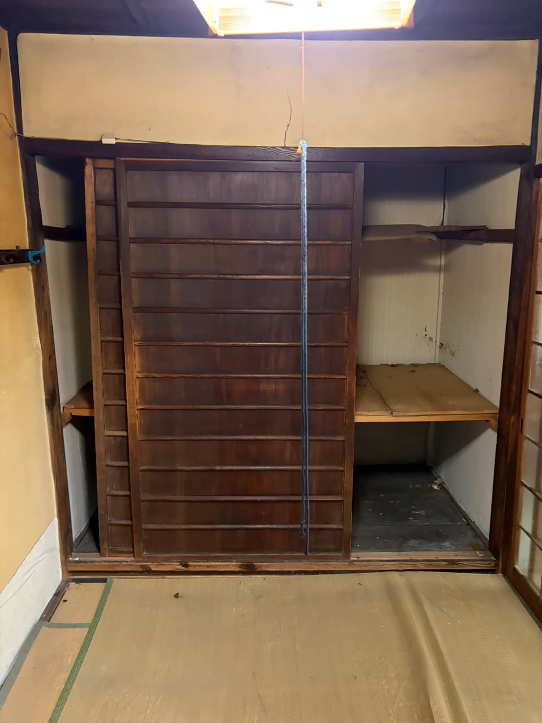 戸建て解体① ― 畳の和室から、骨組みが見えるまでの施工の様子 2
